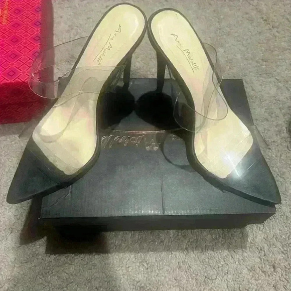 Beautiful heels. - Picture 2 of 3